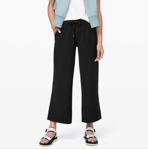 Lululemon On the Fly Wide-Leg 7/8 Pant *Woven Black Size 8